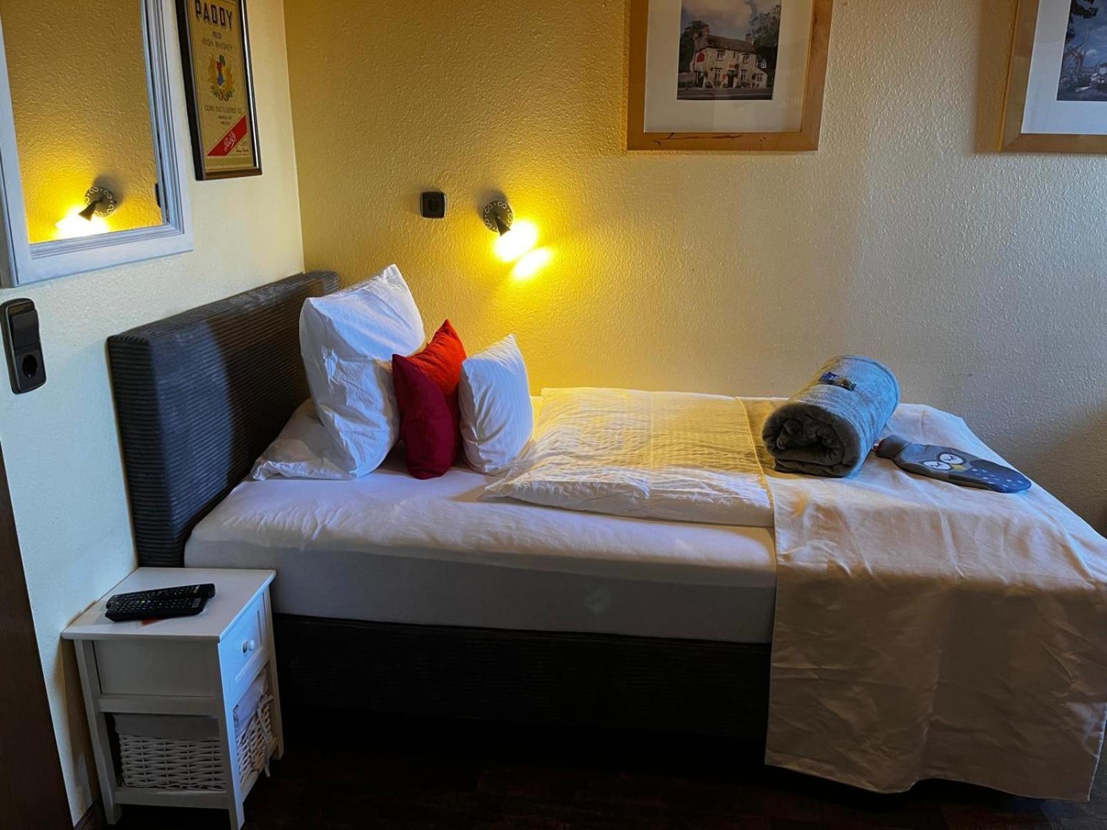 Henblas Hotel Neuenrade المظهر الخارجي الصورة